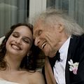 Des gens qui s'embrassent : photo Clara Ponsot, Ivry Gitlis