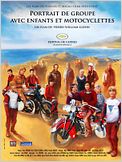 Portrait de groupe avec enfants et motocyclettes