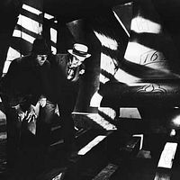 Quatre de l'espionnage : Photo John Gielgud, Peter Lorre