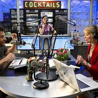 Photo Collette Wolfe, Dane Cook, Joy Osmanski