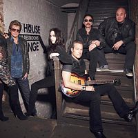 Photo Denis Leary, Elaine Hendrix, Elizabeth Gillies, John Ales, John Corbett