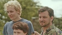<strong>Aux mains des hommes</strong> Bande-annonce VO