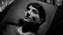 <strong>A Girl Walks Home Alone At Night</strong> Bande-annonce VO