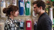 Cinquante Nuances de Grey : Dakota Johnson et Jamie Dornan ont rendez-vous... à la quincaillerie !