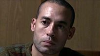 Ali a les yeux bleus - EXTRAIT VOST "J'ai pas le droit d'avoir une copine ?"