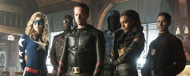 Legends of Tomorrow saison 2 : de nouvelles images dévoilent la Justice Society of America !