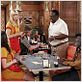 2 Broke Girls : photo Beth Behrs, Cedric The Entertainer, Garrett Morris, Kat Dennings