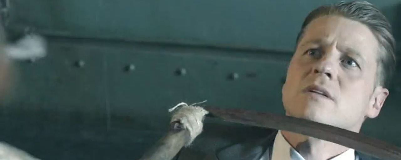 Gotham : Bruce Wayne inaugure le costume de Batman dans le teaser de l'épisode 2