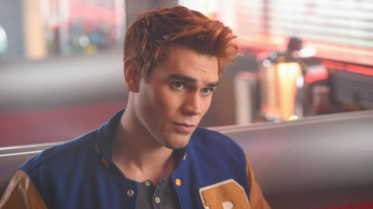 KJ Apa (Riverdale) dans le thriller pandémique Songbird produit par Michael Bay