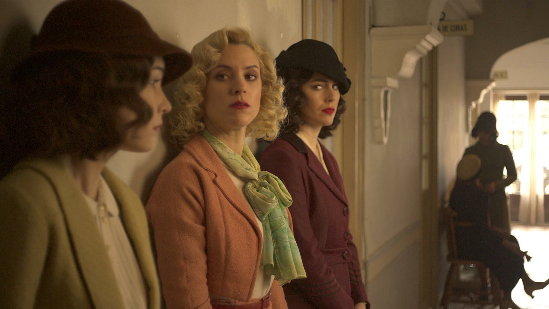 Poster Les demoiselles du téléphone - Saison 4 - Affiche 9 sur 24 - Les Demoiselle Du Telephone Saison 4