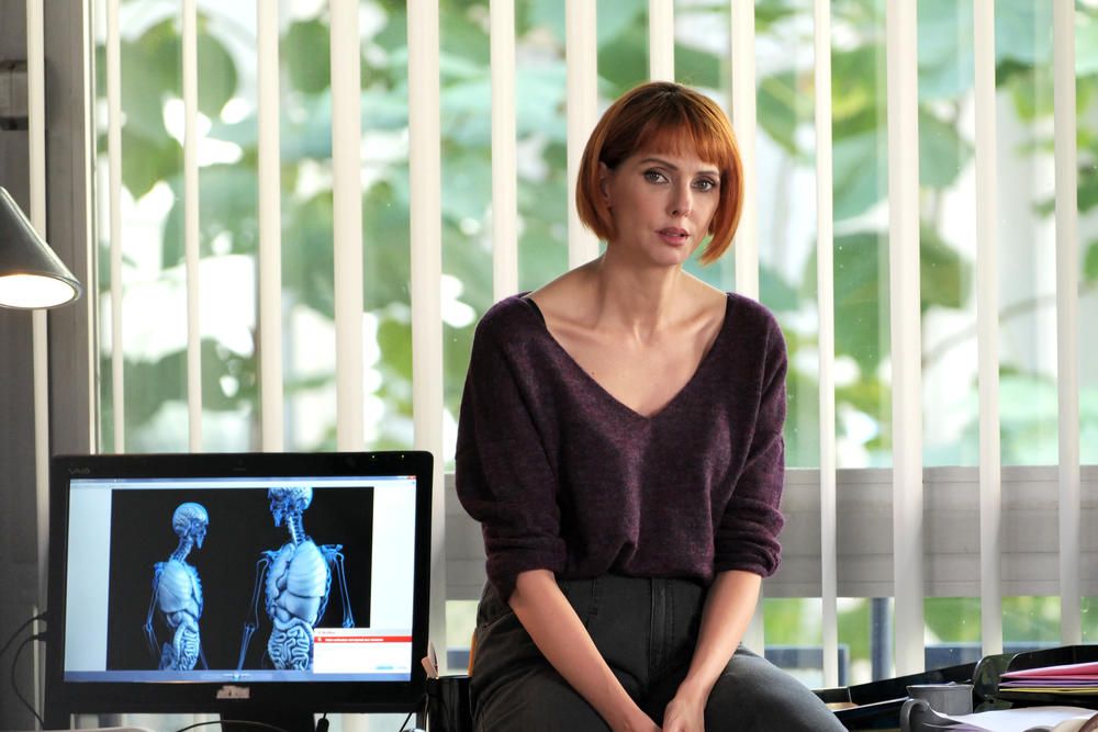 Films Et Séries Tv Avec Frédérique Bel H24 : Photo Frédérique Bel - 3 sur 12 - AlloCiné