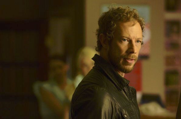 Un Si Grand Soleil Saison 4 épisode 143 Lost Girl : Photo Kris Holden-Ried - 75 sur 143 - AlloCiné