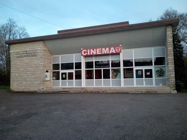8 Rue De L'humanité Avant Premiere Cinéma Bon-Accueil à Blâmont - AlloCiné