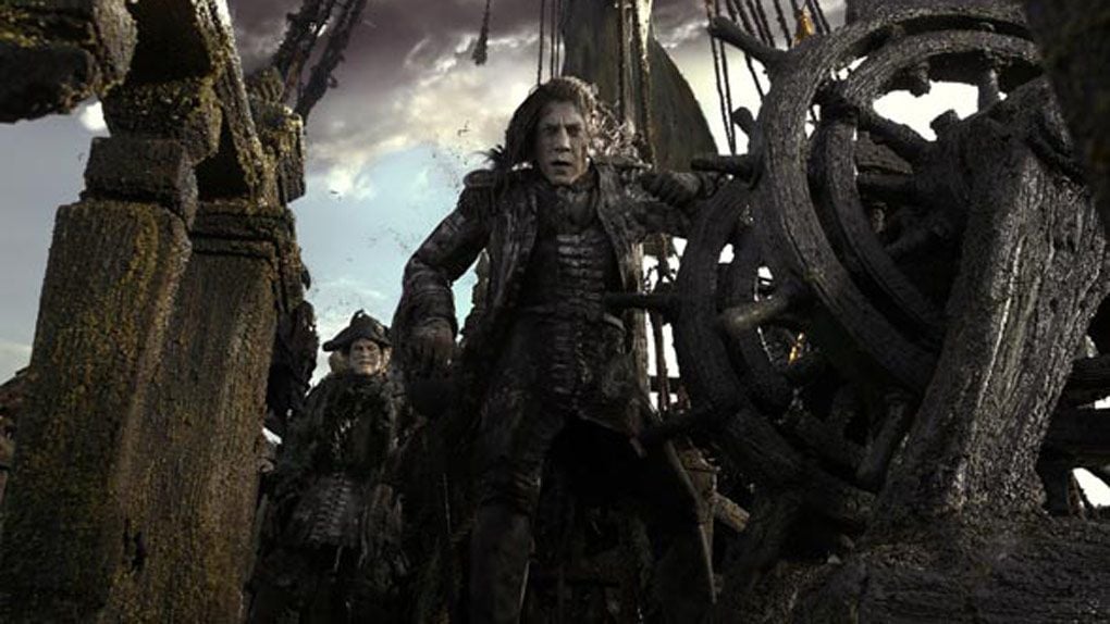 Pirates des Caraïbes 5 le méchant Javier Bardem terrifiant sur une nouvelle photo du film