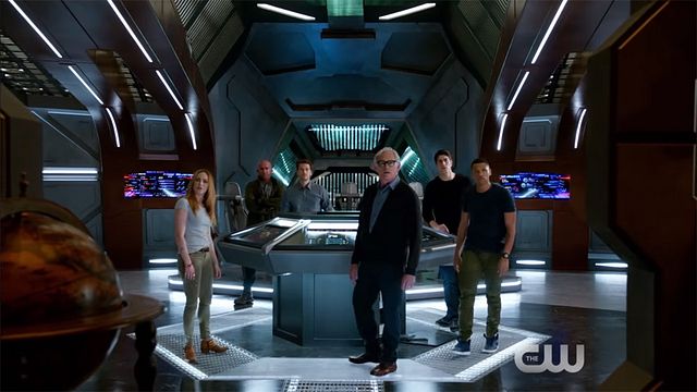 DC's Legends of Tomorrow - saison 2 Bande-annonce (2) VO