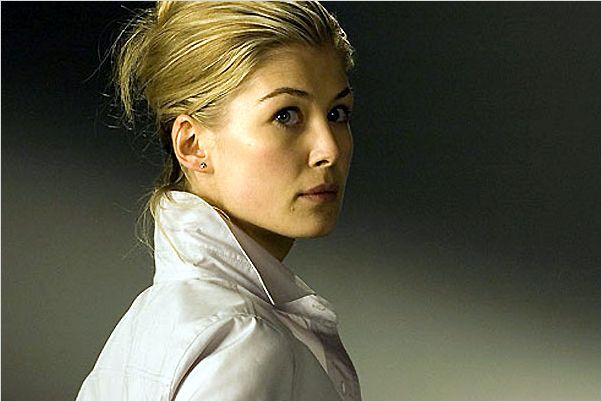 Doom : Photo Andrzej Bartkowiak, Rosamund Pike