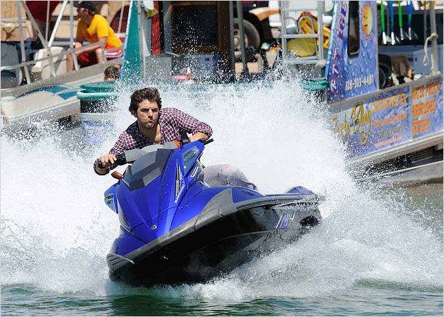 Piranha 3D : Photo Adam Scott, Alexandre Aja
