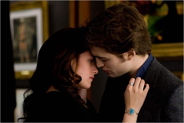 Twilight - Chapitre 2 : tentation : Photo Chris Weitz, Kristen Stewart, Robert Pattinson, Stephenie Meyer