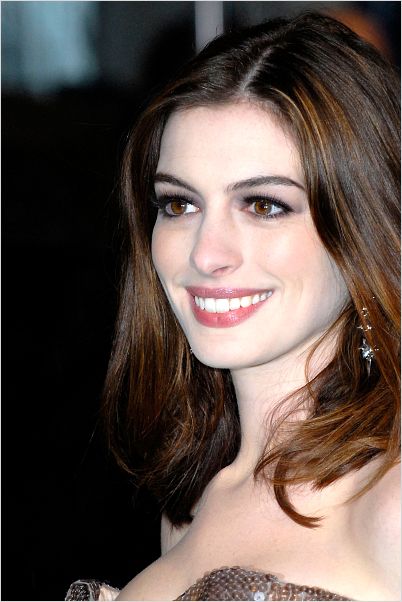 Alice au Pays des Merveilles : photo Anne Hathaway, Tim Burton