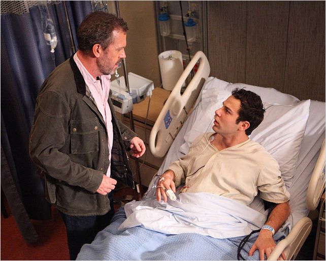 Dr House : photo Hugh Laurie, Skylar Astin