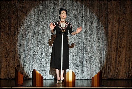 Les Experts : photo Dita Von Teese