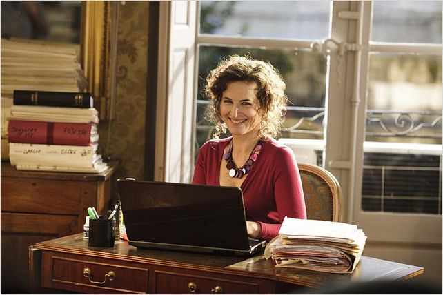 Films Et Séries Tv Avec Sophie Le Tellier Photo de Sophie Le Tellier dans la série La Loi selon Bartoli : Photo