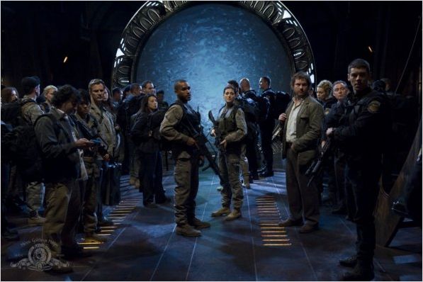 Photo Alaina Huffman, Brian J. Smith, Jamil Walker Smith, Julia Benson, Mike Dopud
