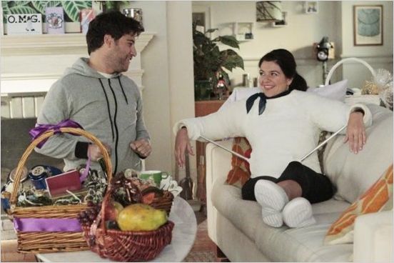 Happy Endings : photo Adam Pally, Carin Baer