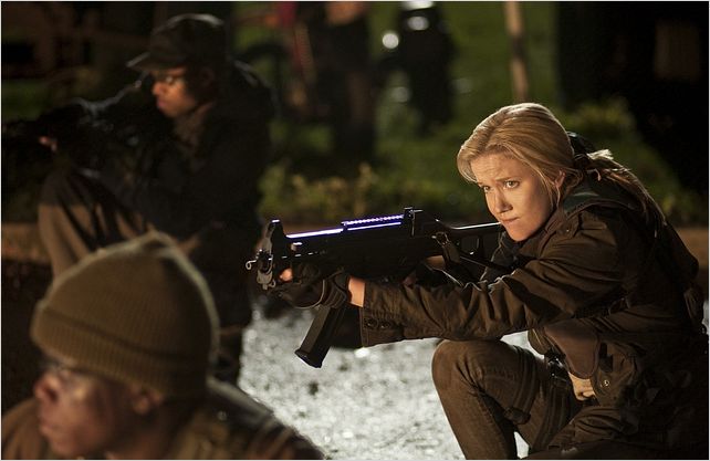 Falling Skies : Photo Jessy Schram, Seychelle Gabriel
