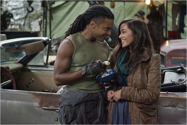 Falling Skies : photo Seychelle Gabriel