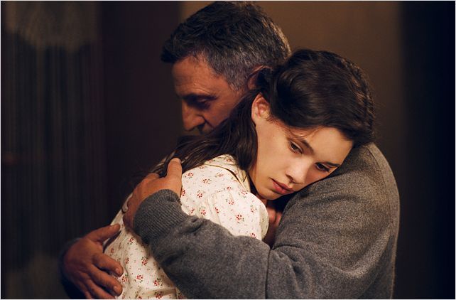 La Fille du puisatier : Photo Astrid Berges-Frisbey, Daniel Auteuil