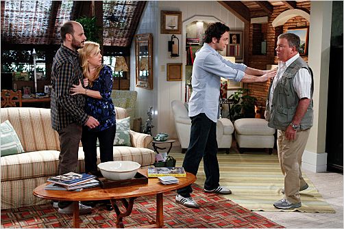 $#*! My Dad Says : photo Jennifer Aspen, Jonathan Sadowski, Michael Bunin, William Shatner