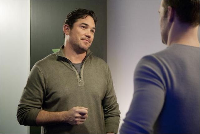 Don't Trust The B---- in Apartment 23 : photo Dean Cain