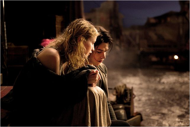 L'Homme qui rit : Photo Christa Theret, Marc-André Grondin