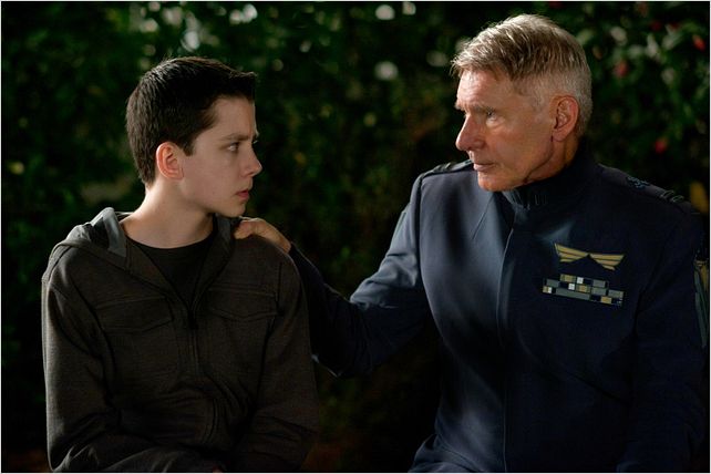 La Stratégie Ender : Photo Asa Butterfield, Harrison Ford
