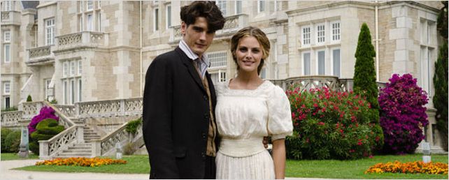 Entrez dans les coulisses de la série "Grand Hôtel" ce vendredi 22 juin sur Téva