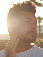 poster de Kev Adams : de l'autre côté du miroir