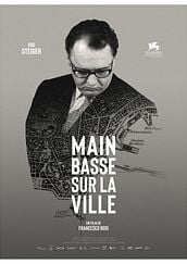 Main basse sur la ville