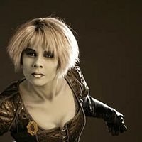 Photo Gigi Edgley