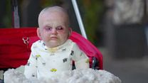 image de Un bébé terrorise des passants... pour faire buzzer un film