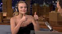 image de Margot Robbie a du mal à lire sur les lèvres de Jimmy Fallon...