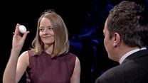 Jodie Foster fait une roulette russe avec des oeufs contre Jimmy Fallon !