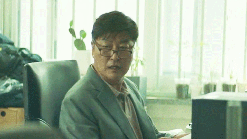 image de Emergency Declaration EXTRAIT VO "Le poste de police"