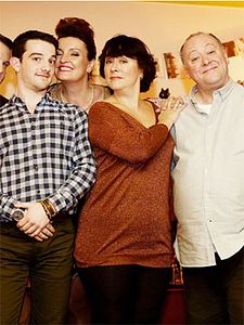 poster de la série Two Doors Down Saison 7
