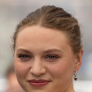 Photo Mia Threapleton