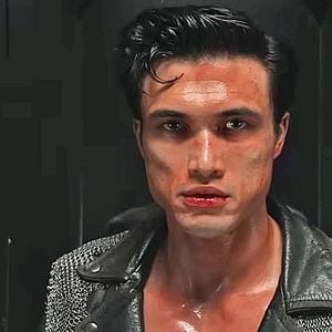Photo Charles Melton