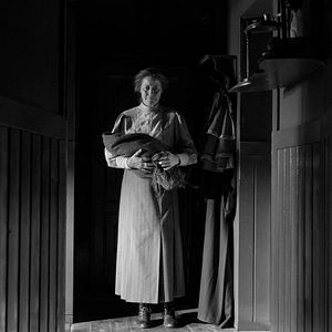 Photo La Jeune femme à l’aiguille
