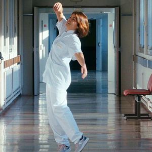 Photo Dis-moi sur quel pied tu danses