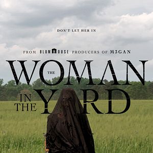 Photo The Woman In The Yard