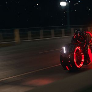 Photo Tron: Ares